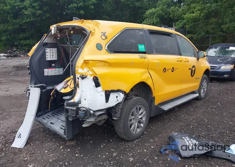 2024 Toyota Sienna Le z USA, uszkodzony, nr VIN 5TDKRKECXRS216431